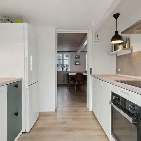 Idyllic Townhouse With Private Garden *