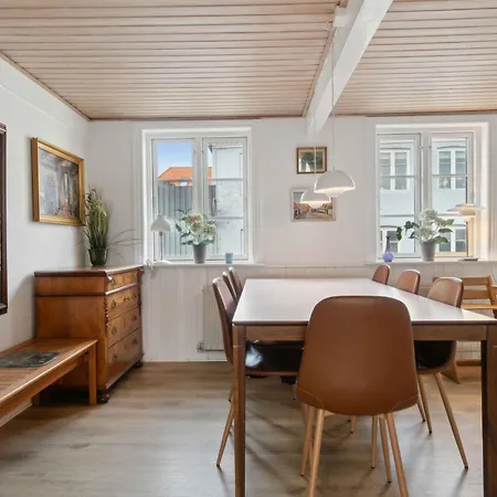 Villa Idyllic Townhouse With Private Garden
