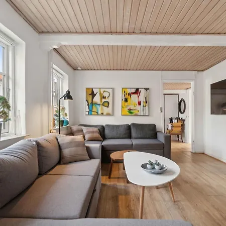 Villa Idyllic Townhouse With Private Garden *