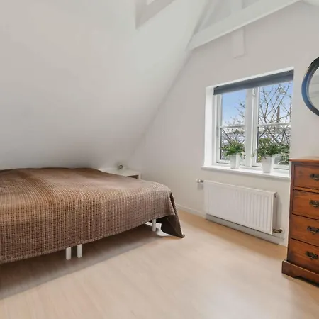 Idyllic Townhouse With Private Garden