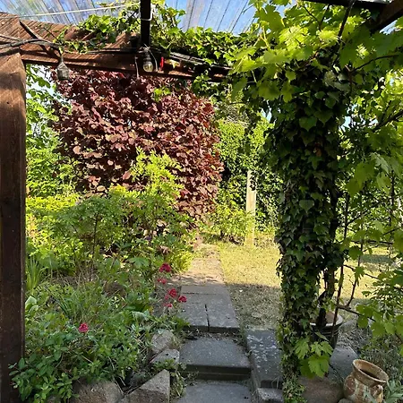Villa Idyllic Townhouse With Private Garden