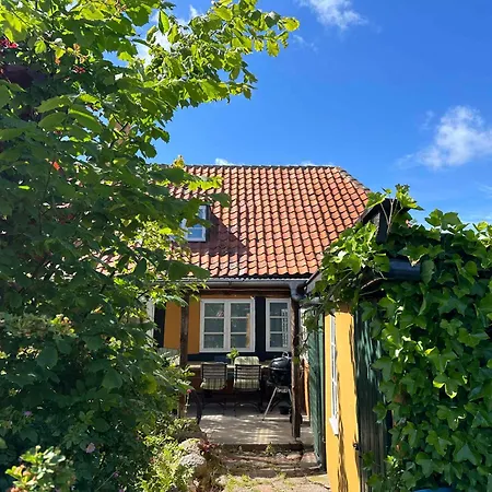 Idyllic Townhouse With Private Garden Villa Allinge-Sandvig