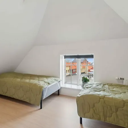 Villa Idyllic Townhouse With Private Garden